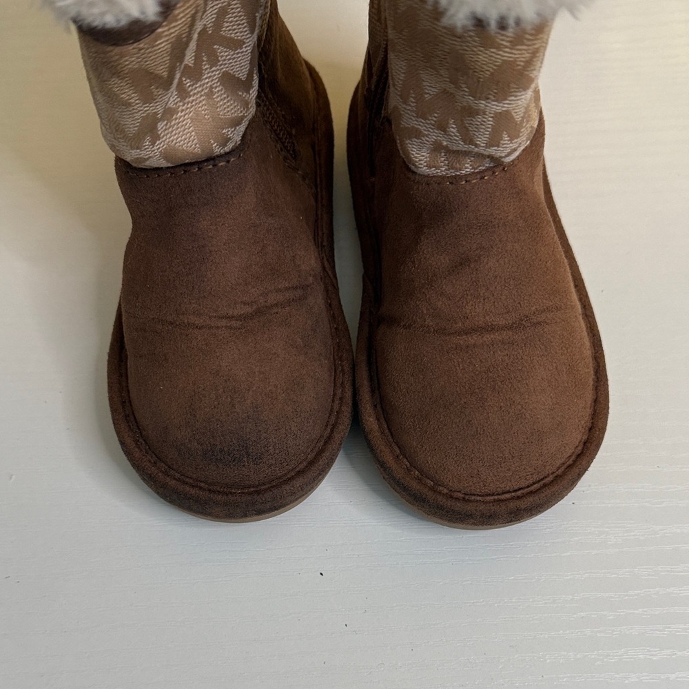 Michael Kors Yancy girl Toddler Suede Boots with Cream Fur - Picture 6 of 11